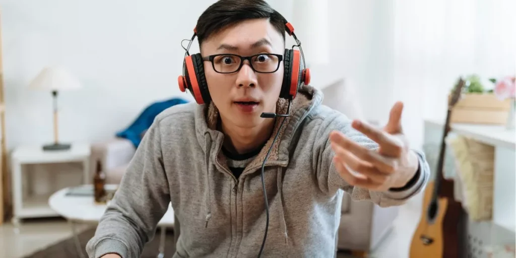 Comparing Noise-Canceling Vs. Noise-Isolating Gaming Headsets Comparing Noise-Canceling Vs. Noise-Isolating Gaming Headsets